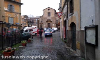 Viterbo - Polizia e ambulanza a San Faustino