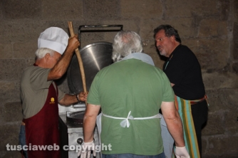 Santa Rosa - Penne sotto la macchina