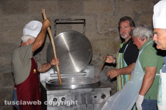 Santa Rosa - Penne sotto la macchina