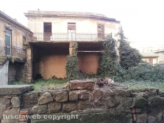 Viterbo - Degrado in piazza Campoboio