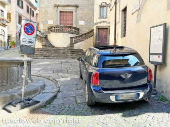 Piazza della Crocetta nastrata