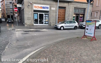 Piazza della Rocca abbandonata - Niente stop visibili siamo a Viterbo