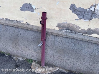 Piazza della Rocca - Oggetto non meglio identificato e pericoloso buttato lì