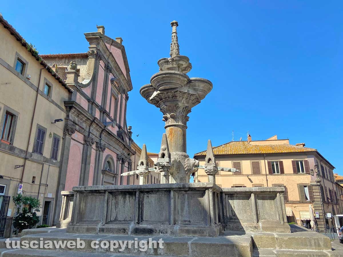 Piazza Fontana grande