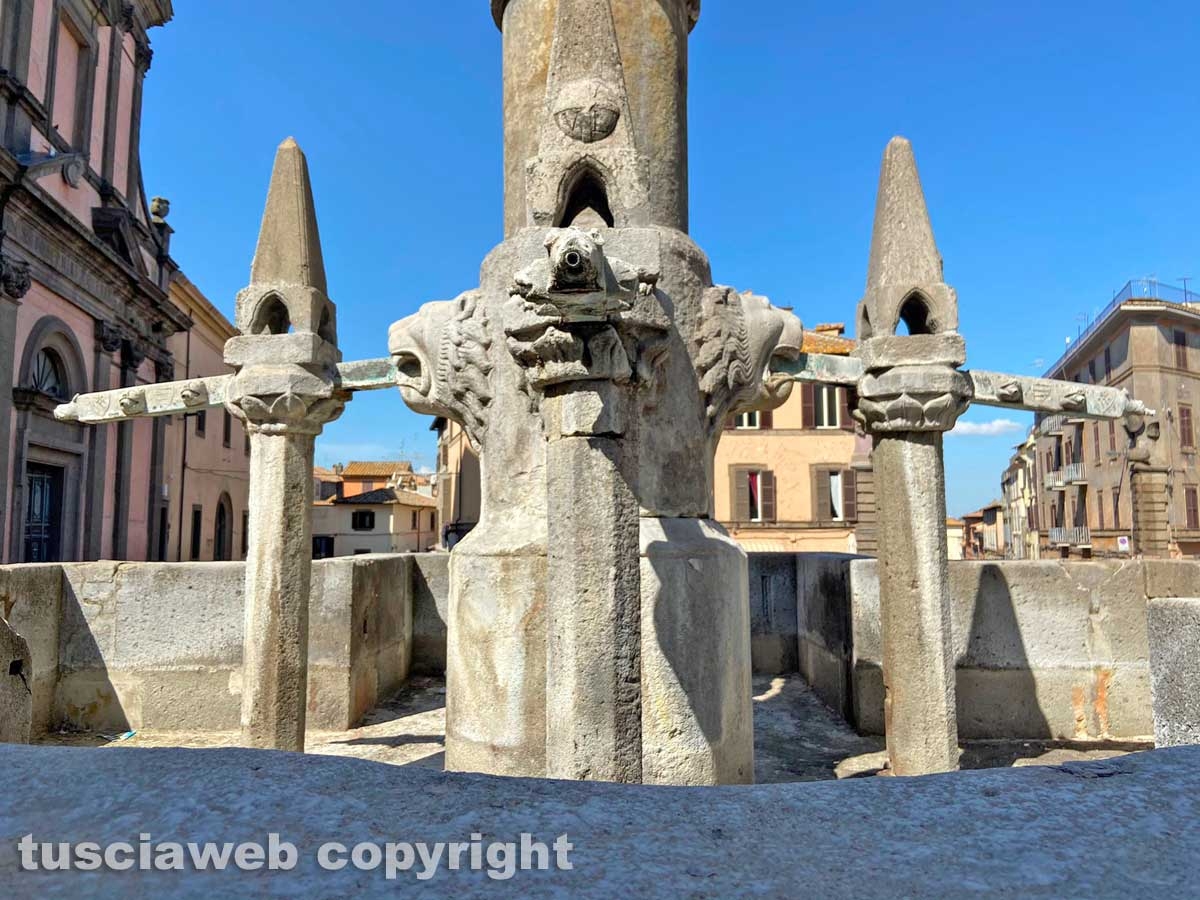 Piazza Fontana grande