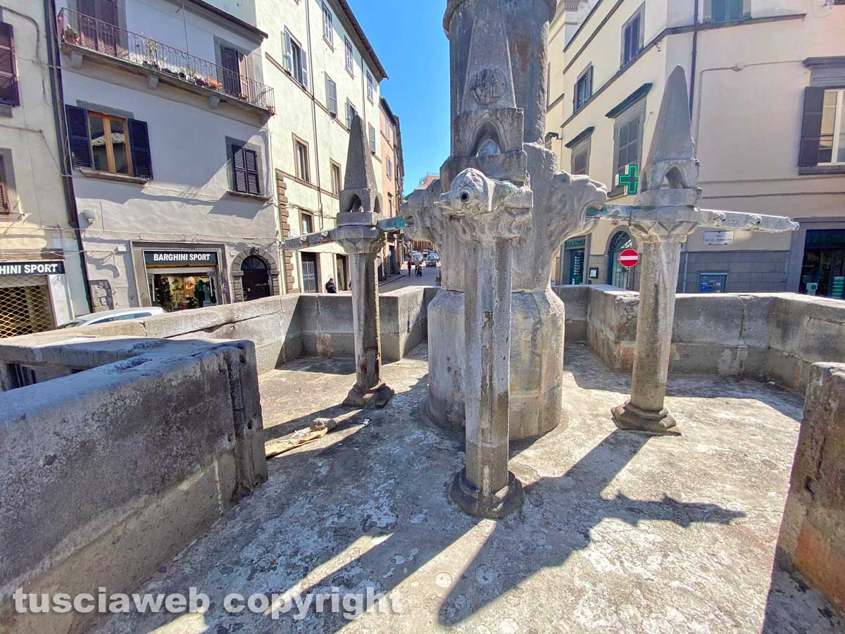 Piazza Fontana grande