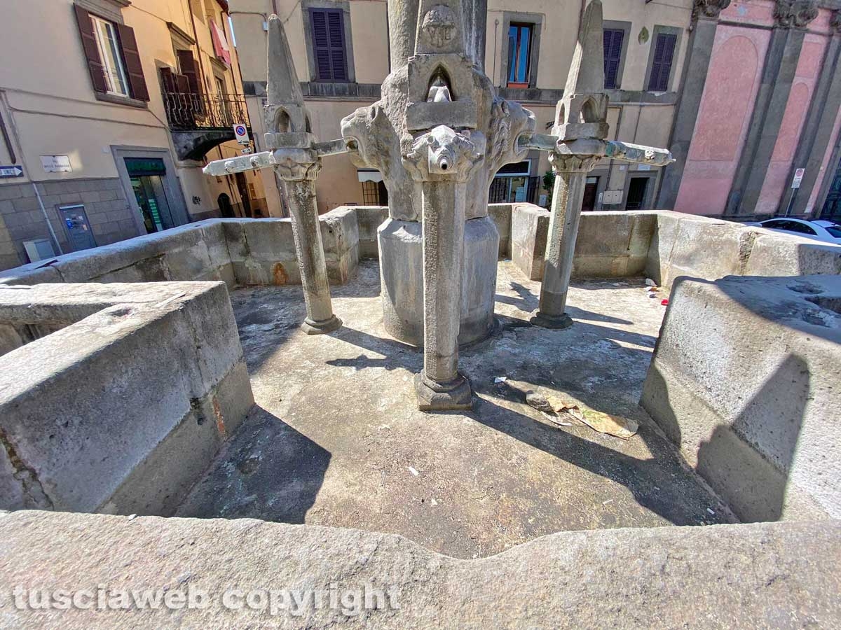Piazza Fontana grande
