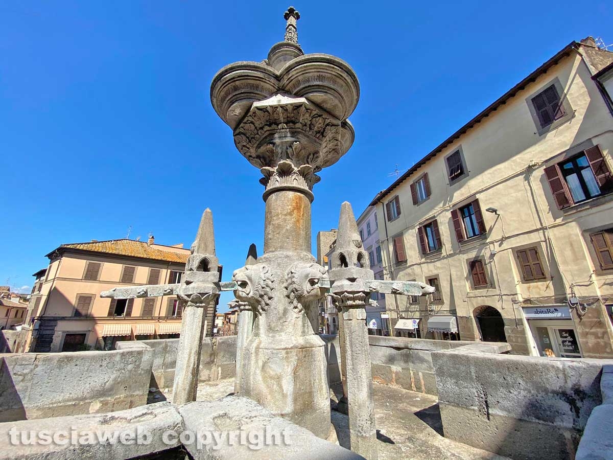 Piazza Fontana grande