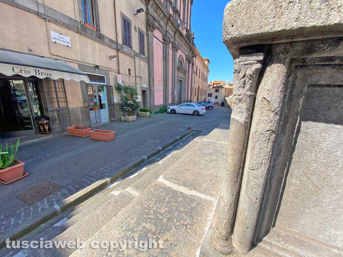 Piazza Fontana grande