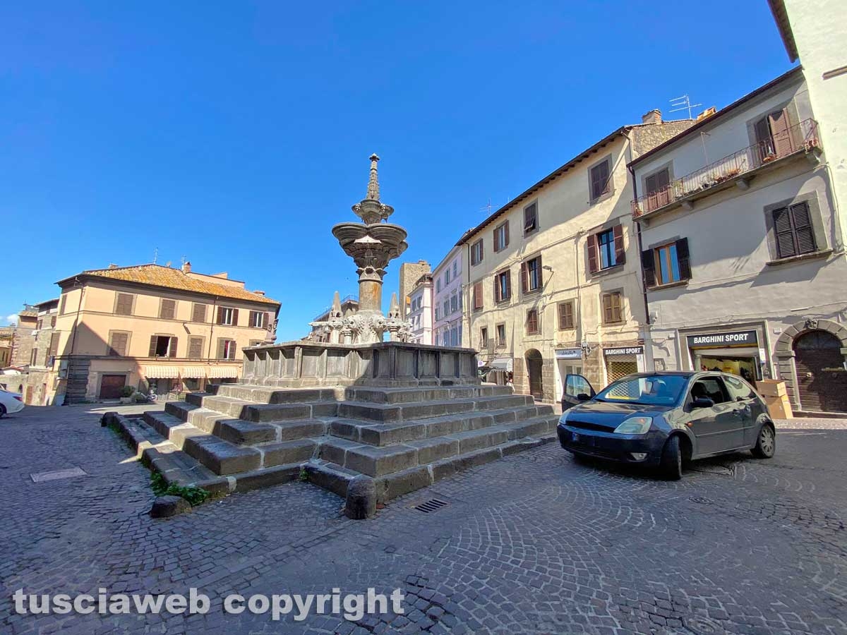 Piazza Fontana grande