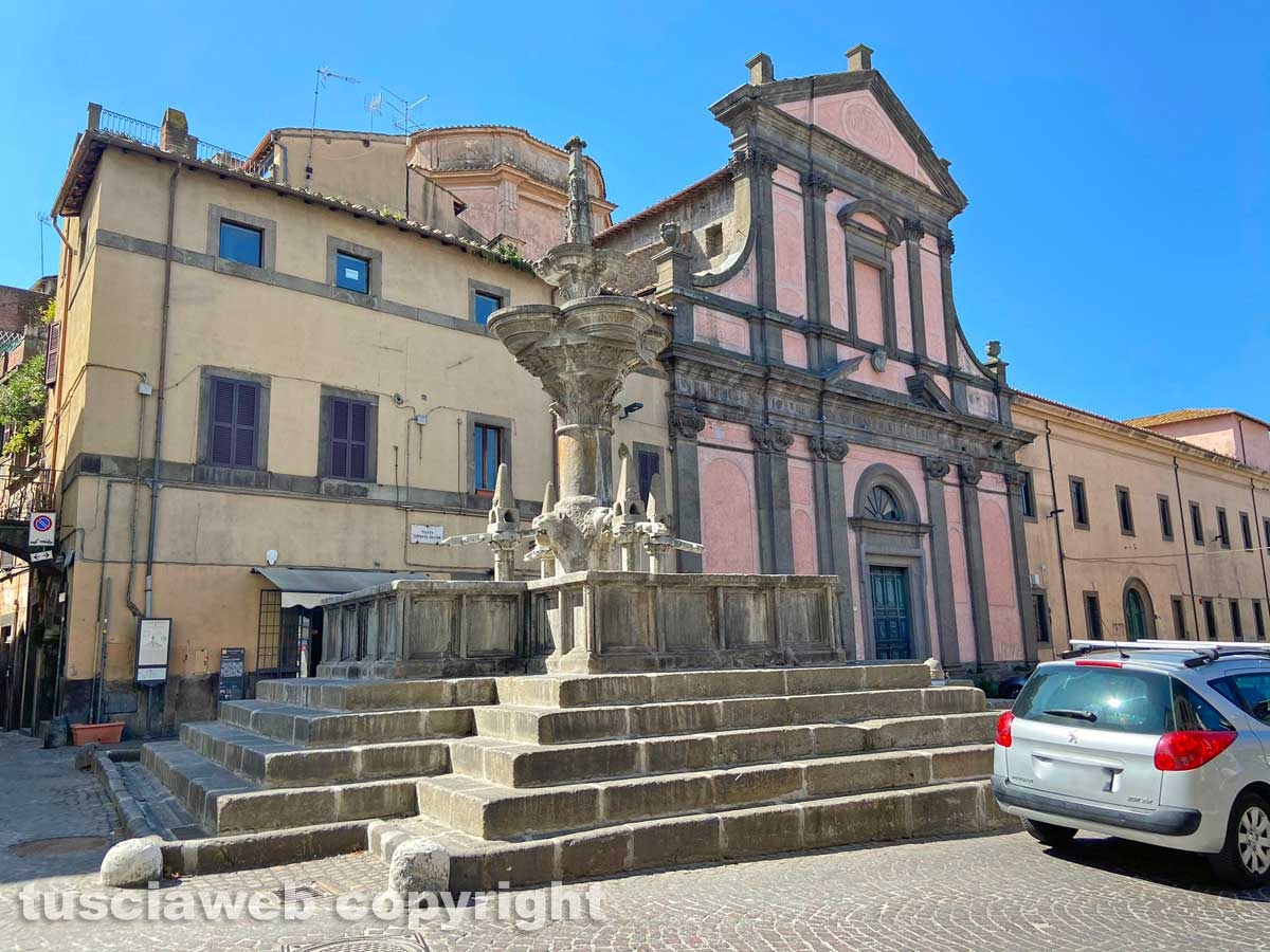Piazza Fontana grande