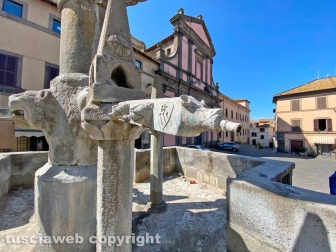 Piazza Fontana grande