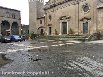 Piazza San Lorenzo, deformata la pavimentazione
