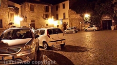 Viterbo - Le piazze ridotte a parcheggi