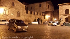 Viterbo - Le piazze ridotte a parcheggi