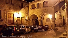 Viterbo - Le piazze ridotte a parcheggi