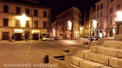 Viterbo - Le piazze ridotte a parcheggi