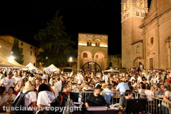 Santa Rosa - Pienone per la seconda cena con i facchini