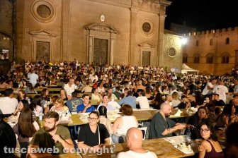 Santa Rosa - Pienone per la seconda cena con i facchini