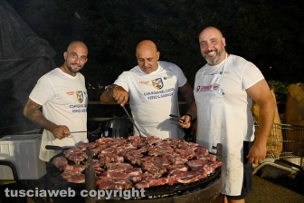 Santa Rosa - Pienone per la seconda cena con i facchini - La cucina