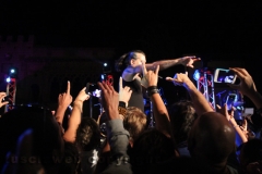 Il miniconcerto di Piero Pelù