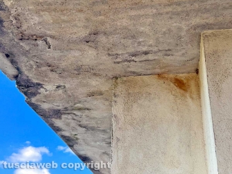 “Piove in casa da 7 mesi ma l’Ater non fa niente..."