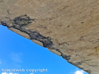 “Piove in casa da 7 mesi ma l’Ater non fa niente..."