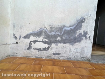 “Piove in casa da 7 mesi ma l’Ater non fa niente..."