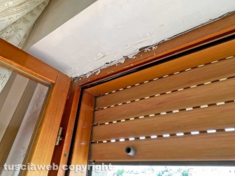 “Piove in casa da 7 mesi ma l’Ater non fa niente..."