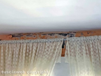 “Piove in casa da 7 mesi ma l’Ater non fa niente..."