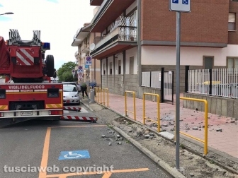 Viterbo - Piovono calcinacci in via Polidori
