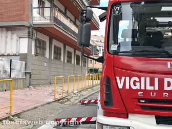 Viterbo - Piovono calcinacci in via Polidori
