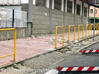 Viterbo - Piovono calcinacci in via Polidori