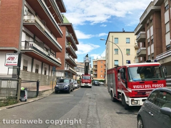 Viterbo - Piovono calcinacci in via Polidori