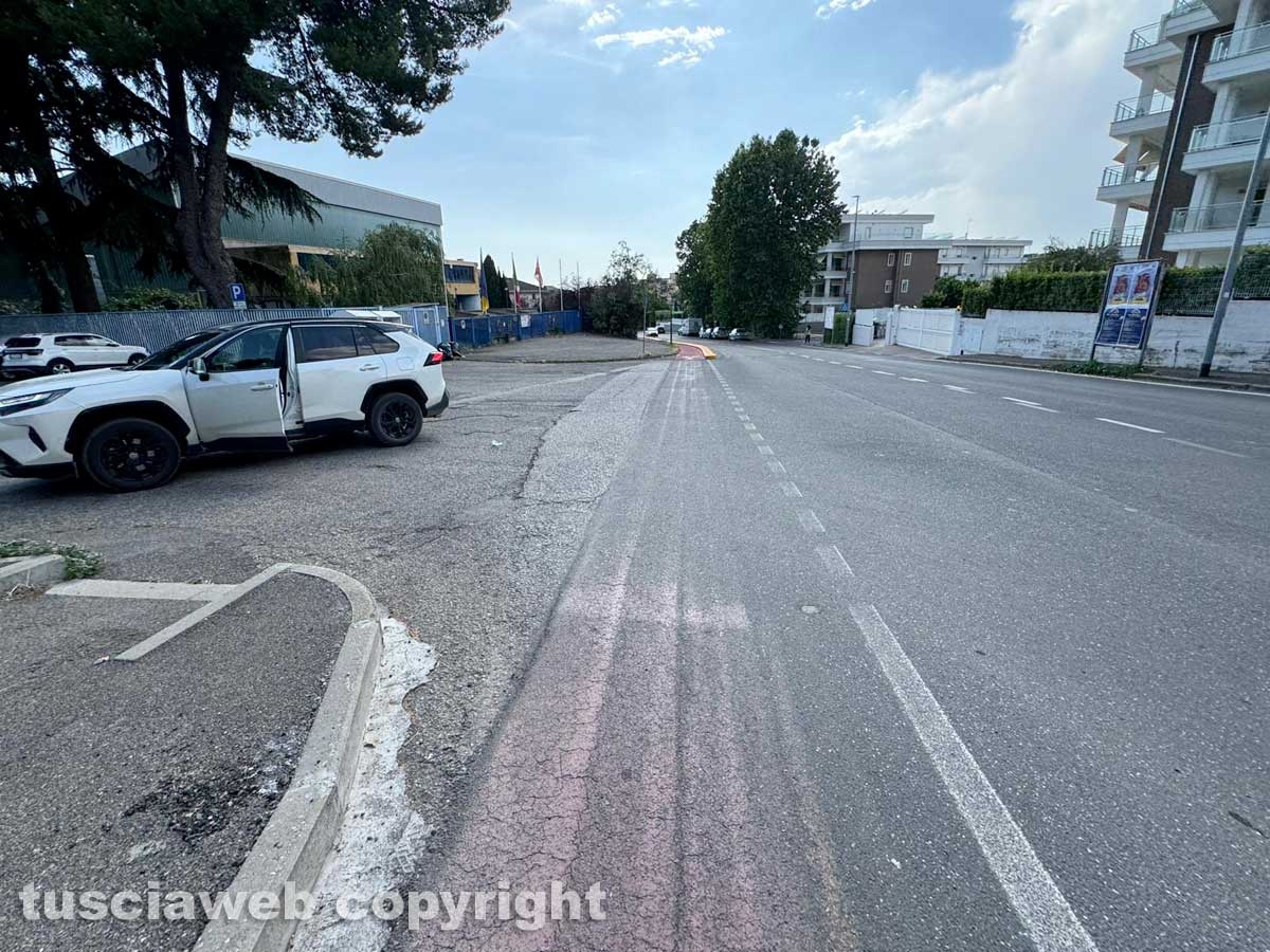 Viterbo - La pista ciclabile tipicamente scolorita