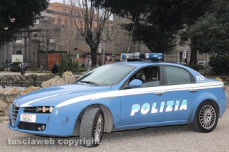Poliziotti a cavallo a Pratogiardino - Una volante della polizia