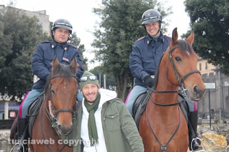 Poliziotti a cavallo a Pratogiardino