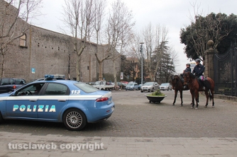 Poliziotti a cavallo a Pratogiardino