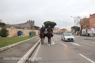 Poliziotti a cavallo in viale Raniero Capocci