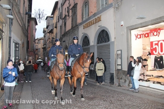 Poliziotti a cavallo al Corso