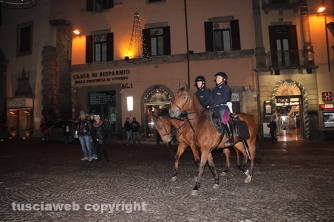 Poliziotti a cavallo a piazza del Comune