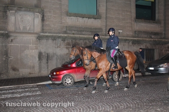 Poliziotti a cavallo in via Ascenzi