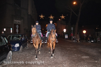 Poliziotti a cavallo in via Ascenzi