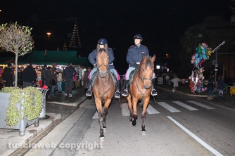 Poliziotti a cavallo in via Marconi