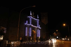 Porta Romana ridotta ad albero di Natale