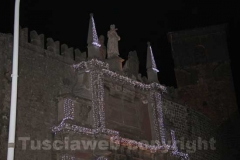 Porta Romana ridotta ad albero di Natale