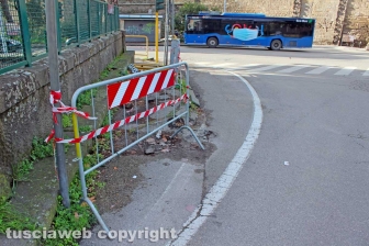 Viterbo - Le transenne al semaforo di Porta Romana