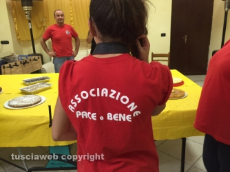 Pranzo di sant'Antonio - I volontari dell'associazione pace e bene