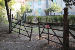Prato Giardino della vergogna - Cancelli rotti e pricolosi