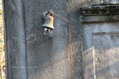 Prato Giardino della vergogna - La campanella arrugginita